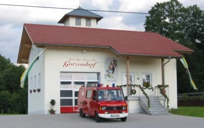 2015_40 Gerätehaus und Fahrzeug FF Gotzendorf.jpg